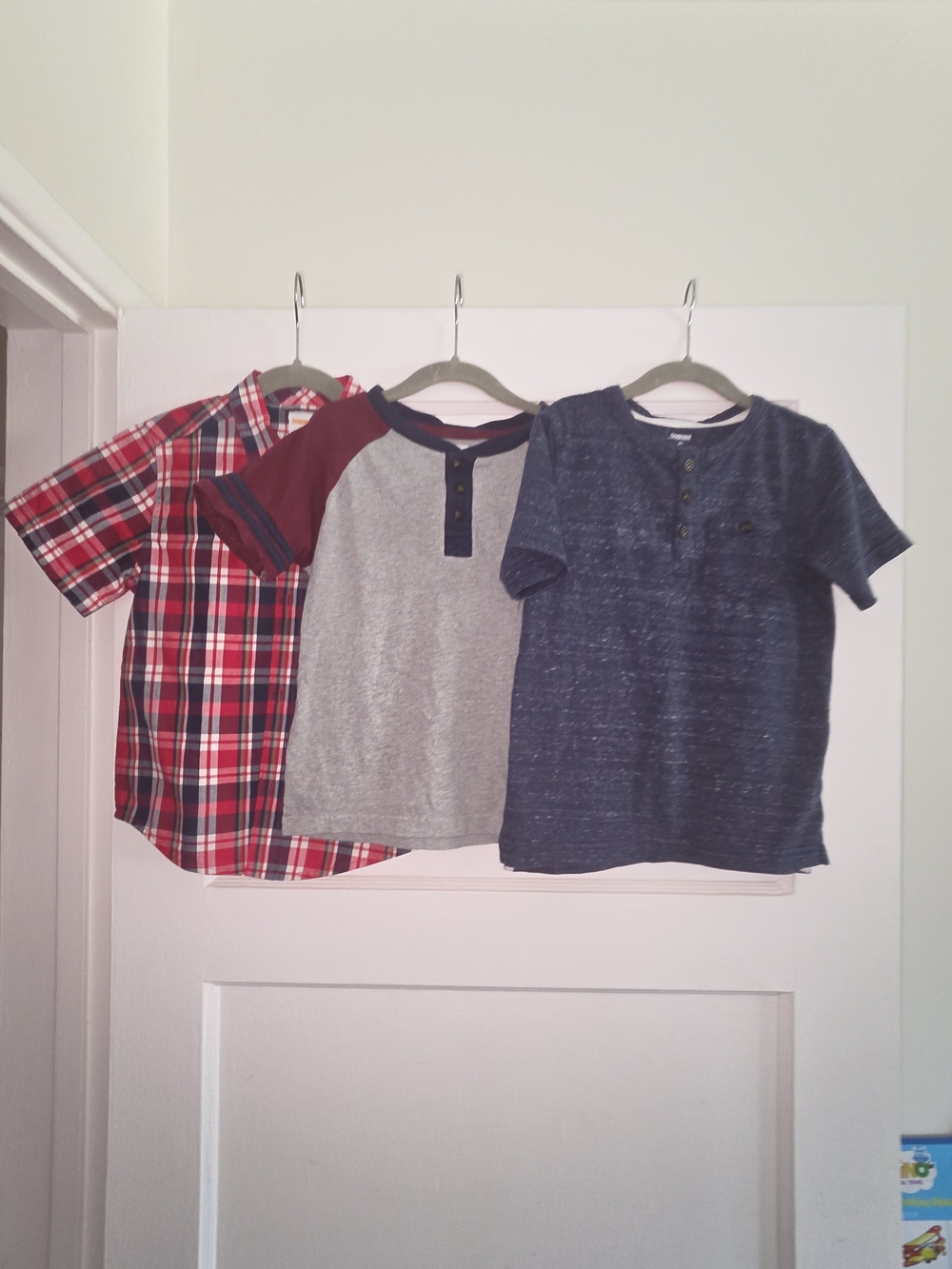 Boys 5T Gymboree Short Sleeve Shirt Set - Red Plaid, Gray & Navy Henley Tops